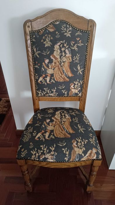 Cadeira em madeira e tecido