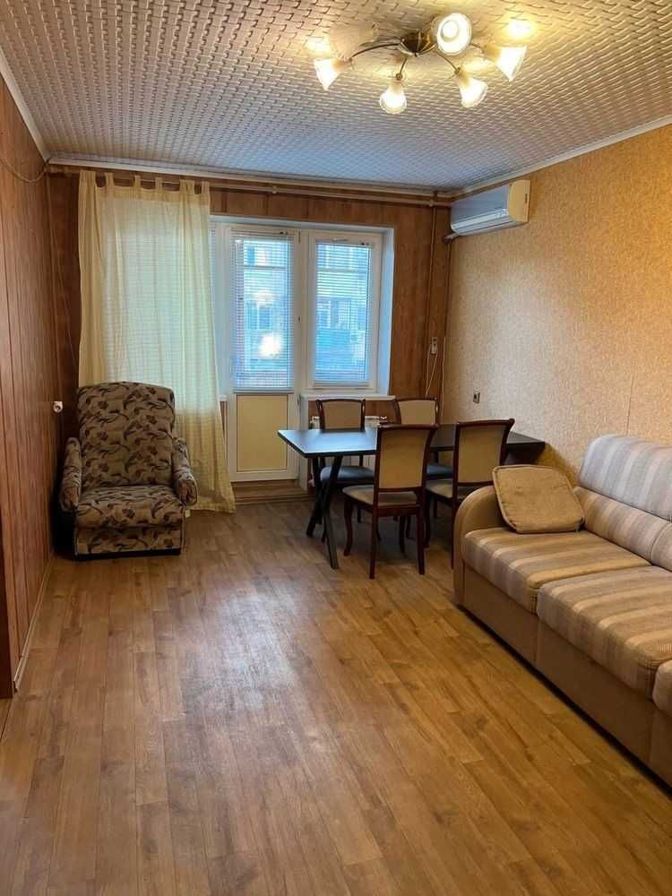 3 кімнатна квартира, середній поверх, капітальний ремонт!