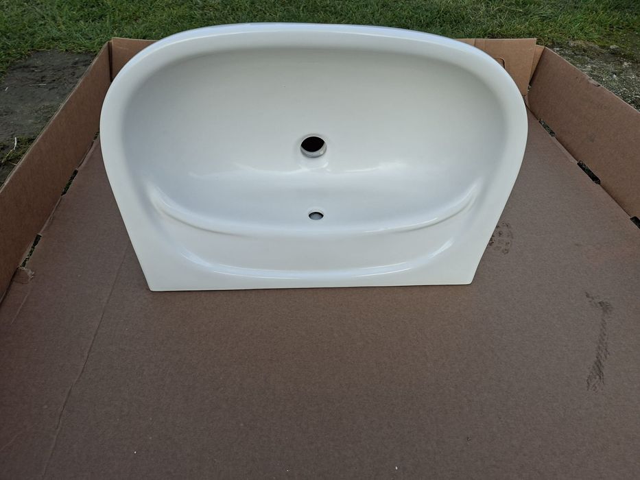 Umywalka wisząca 60 cm z postumentem