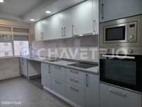 Apartamento T3 remodelado perto de escolas e comércio em Tomar.