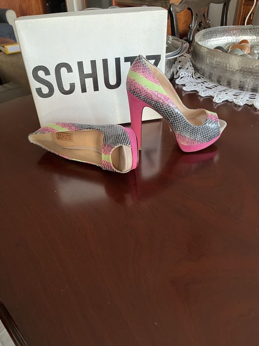 Varios pares de sapatos