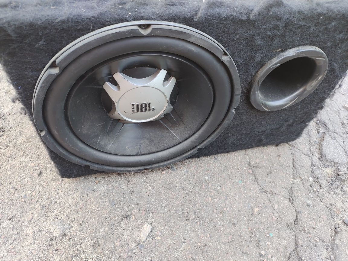 Саб с усилителем JBL