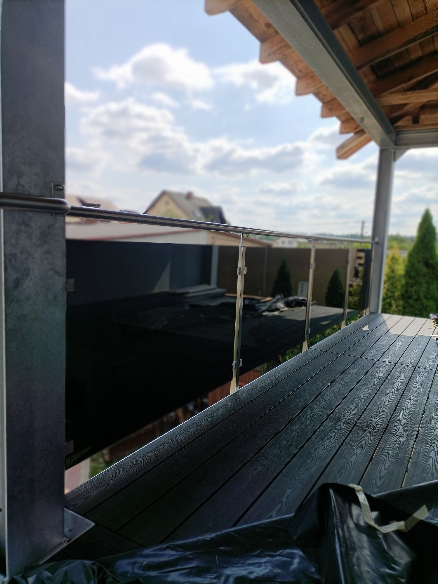 Balustrady malowane proszkowo oraz balustrady ze stali nierdzewnej.