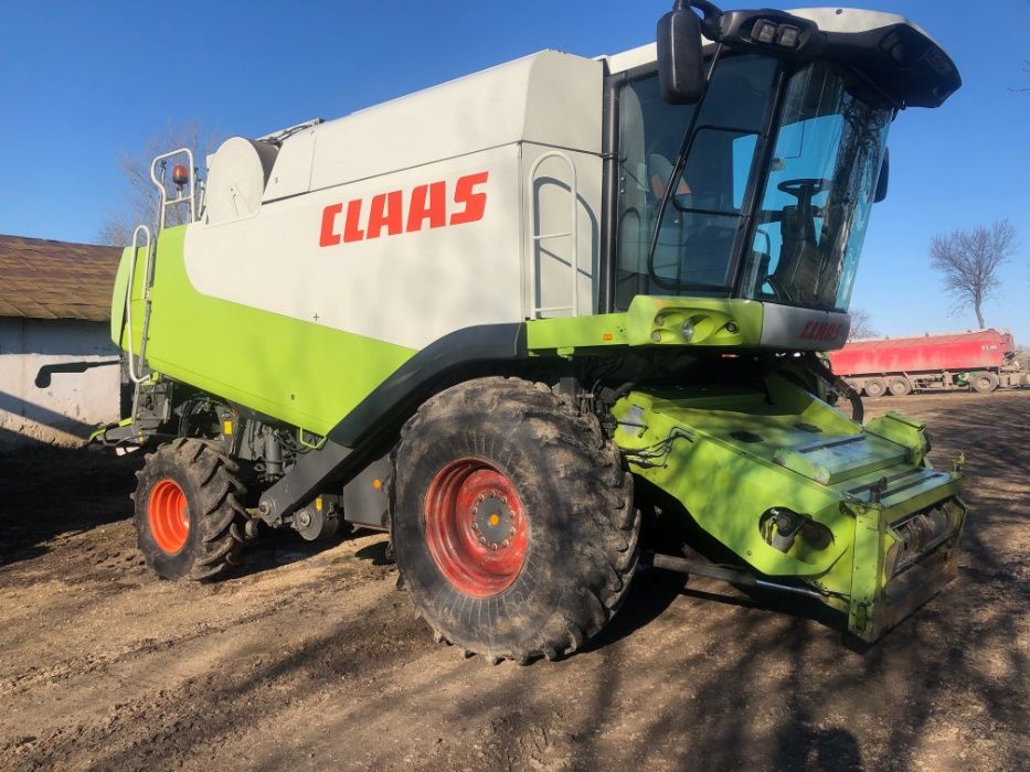 Комбайн зернозбиральний Claas Lexion 560