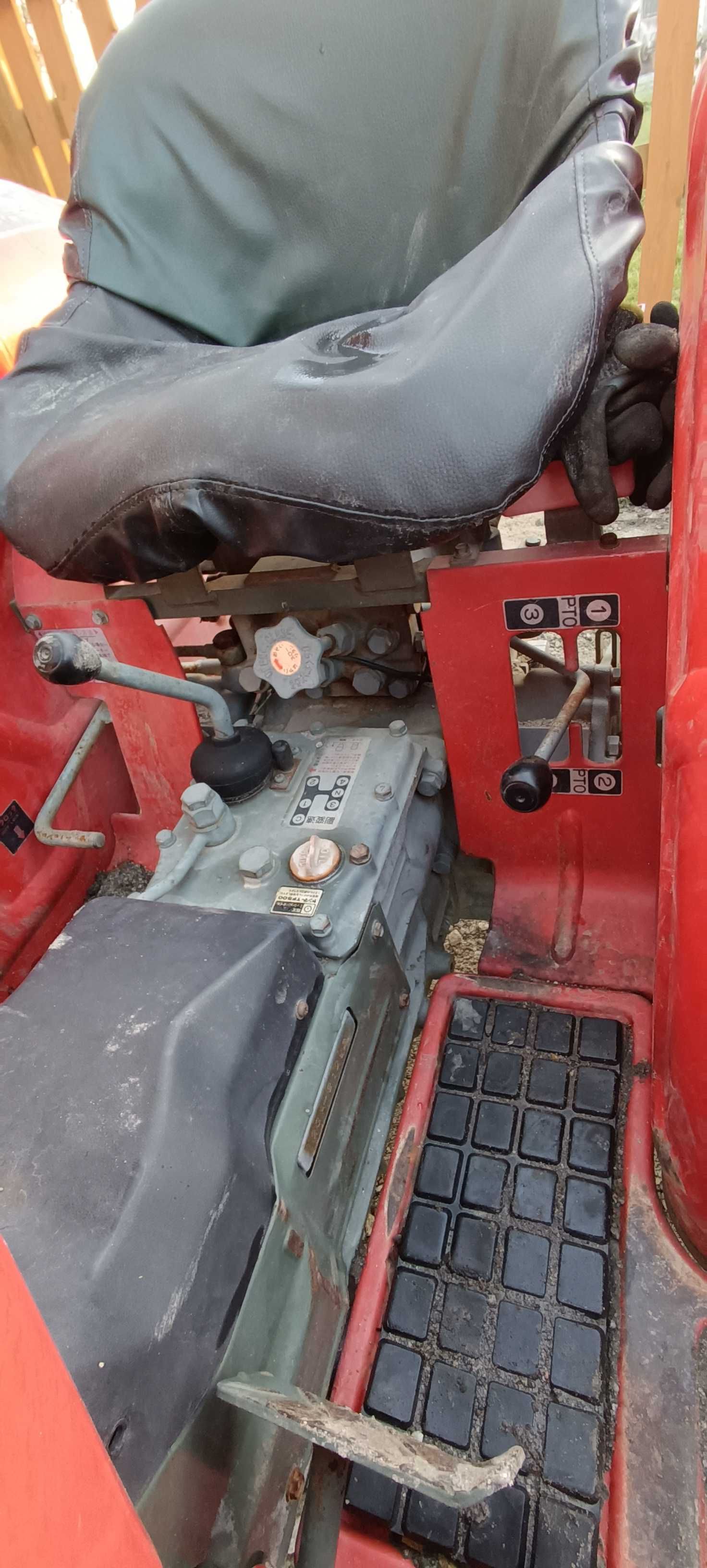 Traktorek Yanmar 2220
