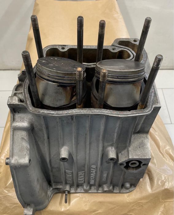 Fiat 126 bis blok silnika z tłokami i pierścieniami