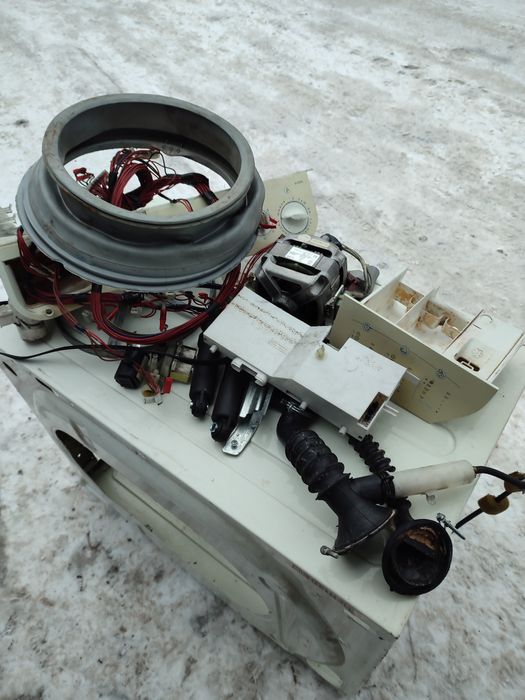 Запчастини до пральної машини індезіт W105TX W84TX