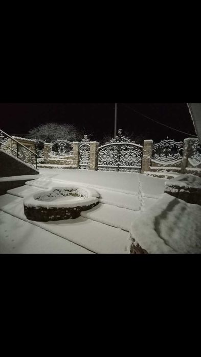 Двоповерховий будинок в с. Кінецьпіль.