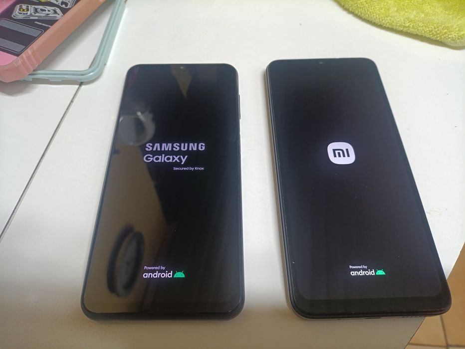 2 telemóveis em bom estado.
