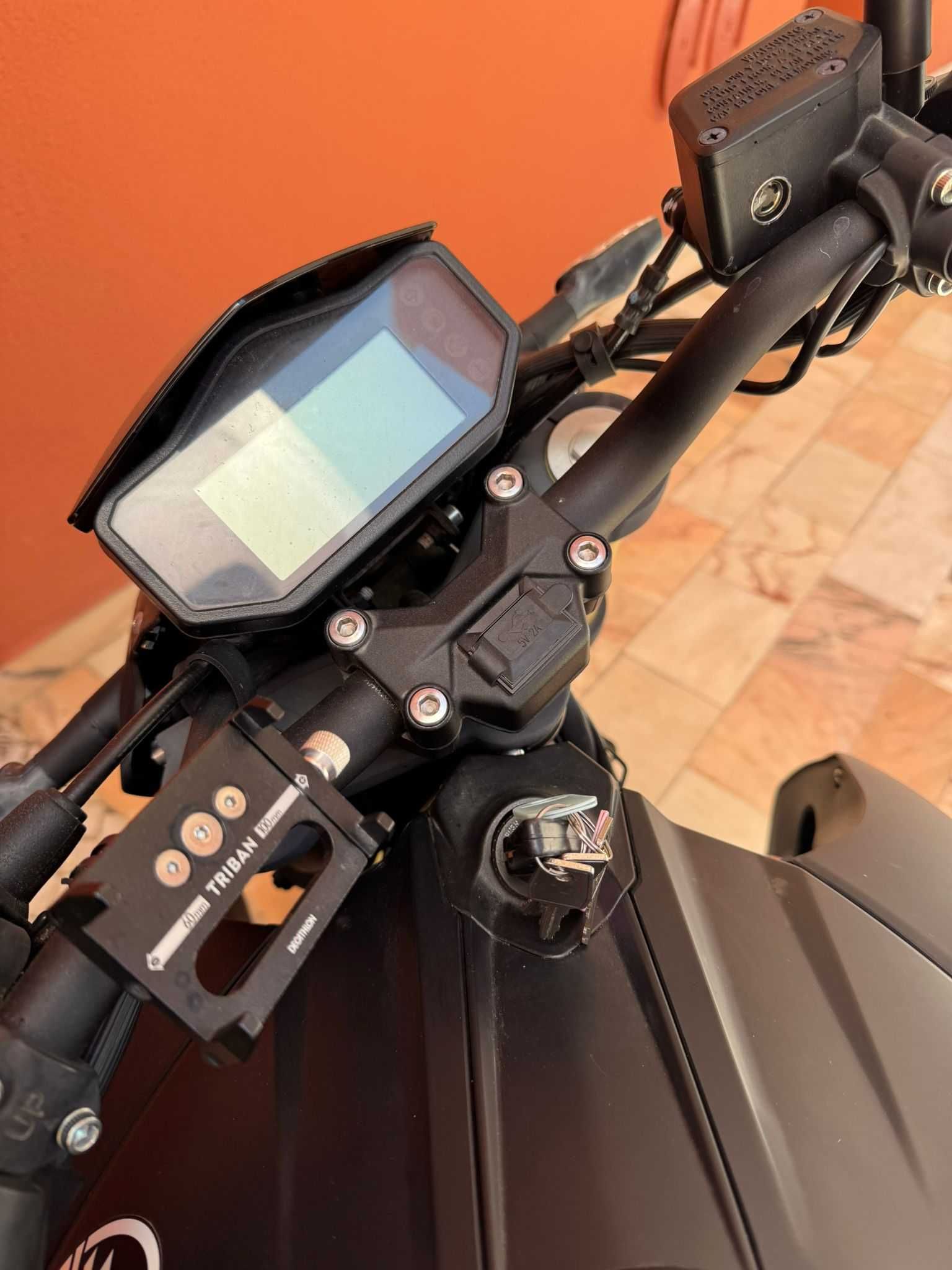 Moto Keeway RKF 125 - Como nova