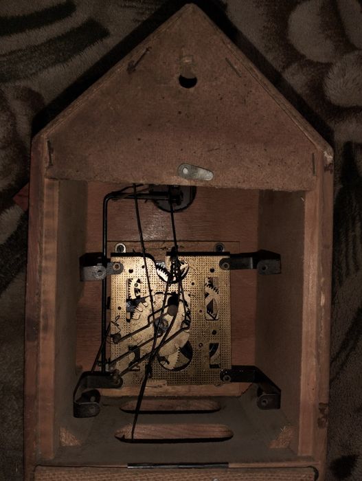 Obudowa z mechanizmem zegara z kukułką Majak