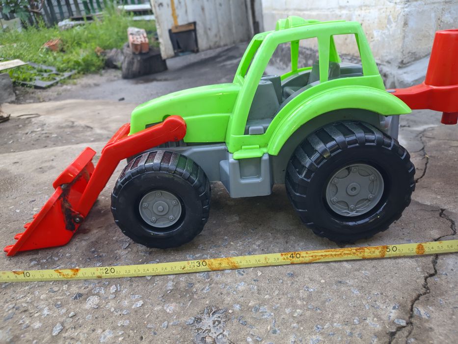 Детская игрушка  трактор с прицепом