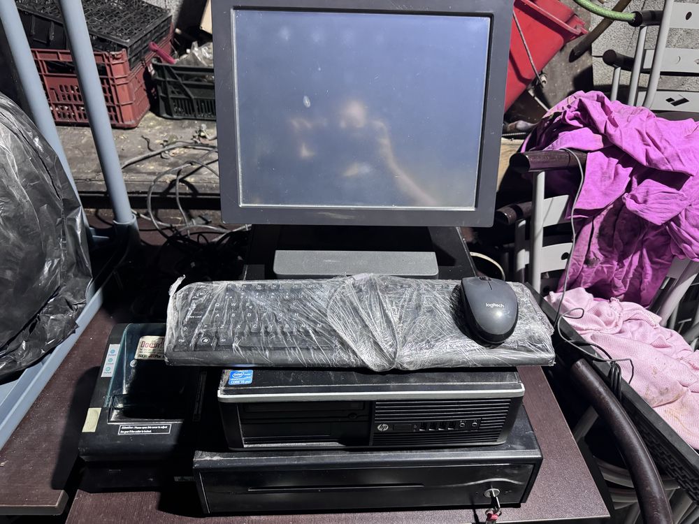 Conjunto de Computador com ecra tatil para negocio