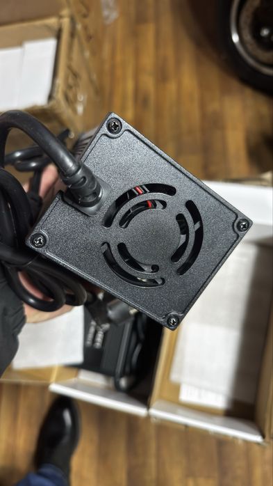 Потужний зарядний пристрій 72V–84V 15A з регулятором та LED-дисплеєм