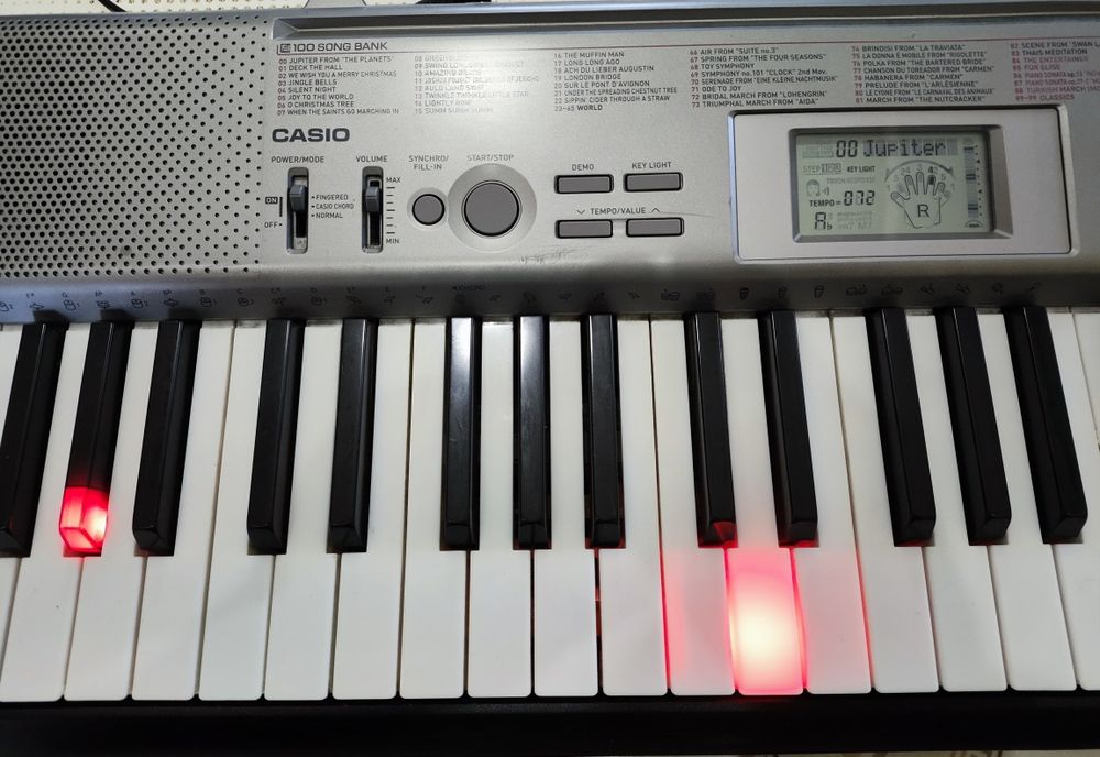 Синтезатор Casio LK-120 Key Lighting System підсвітка клавіш.