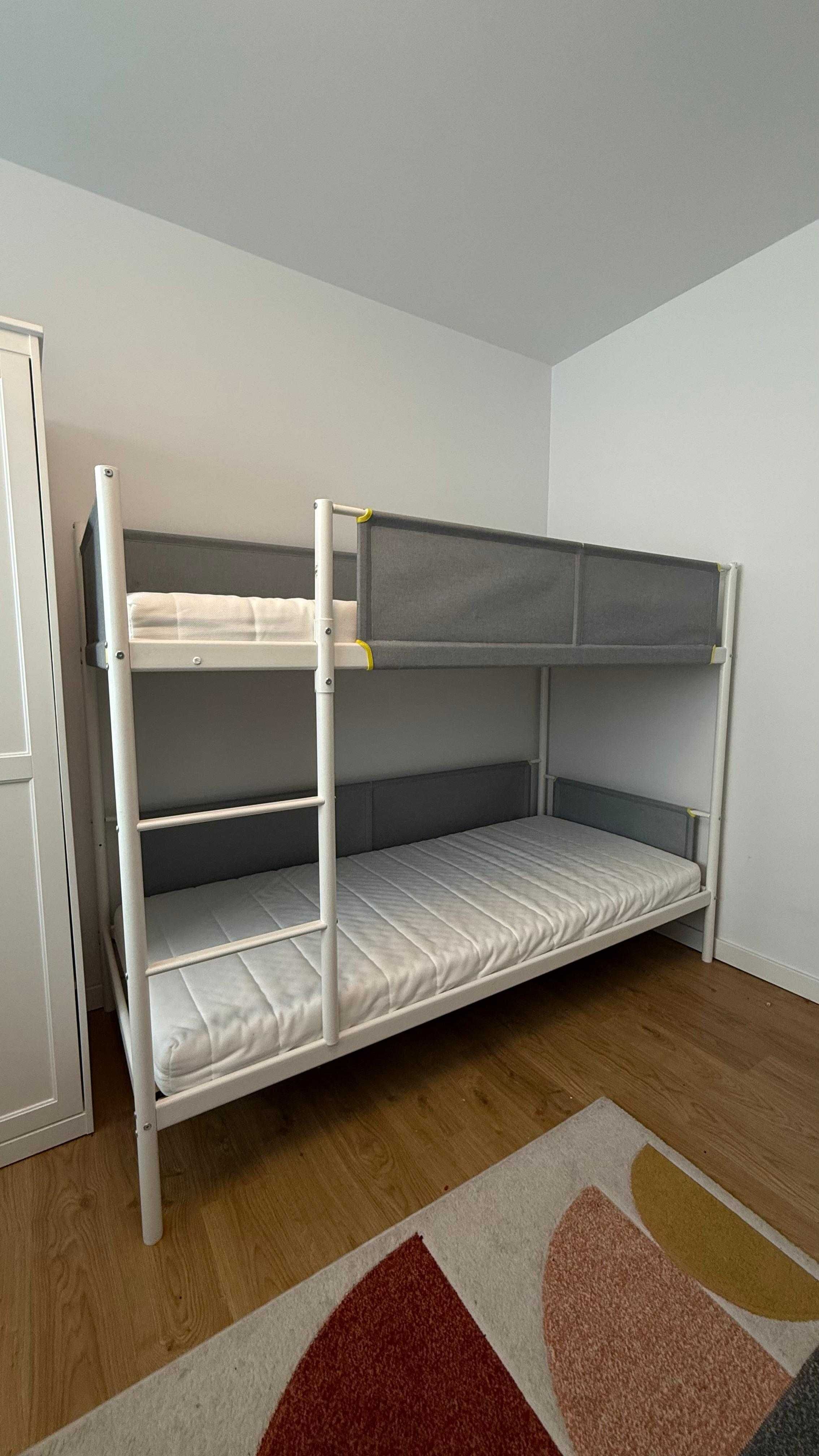 Łóżko piętrowe IKEA VITVAL + 2 materace ÅFJÄLL – 90x200, super stan!