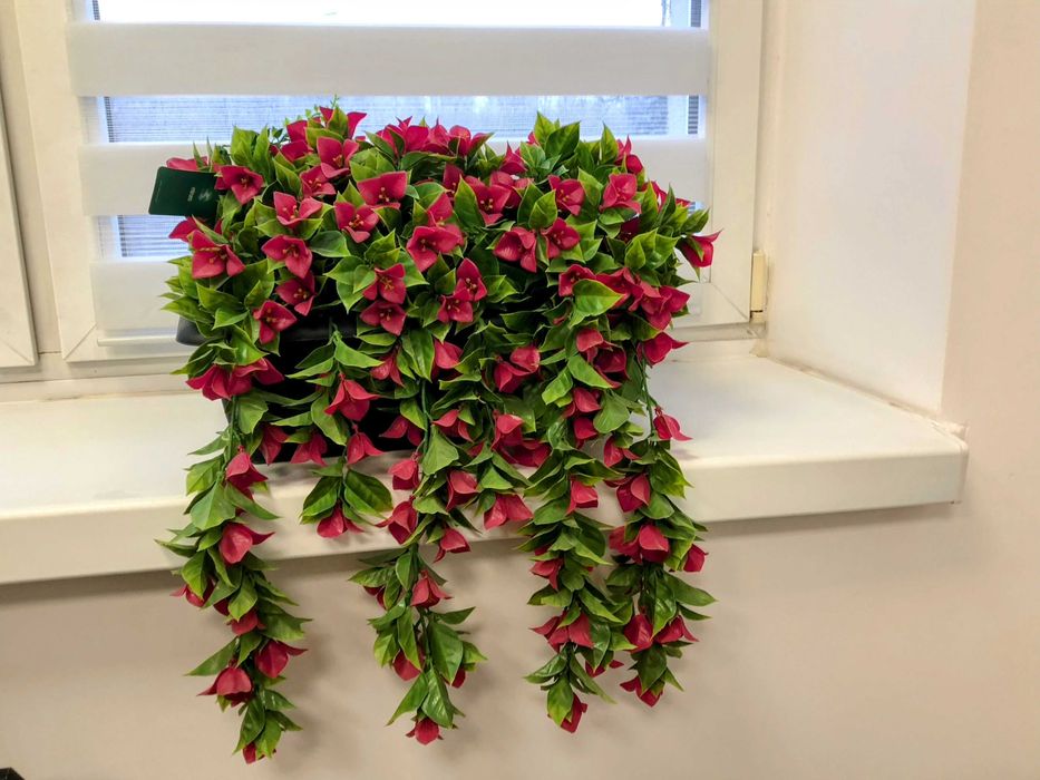 Sztuczne kwiaty bujne rośliny w donicy na balkon do pokoju na prezent