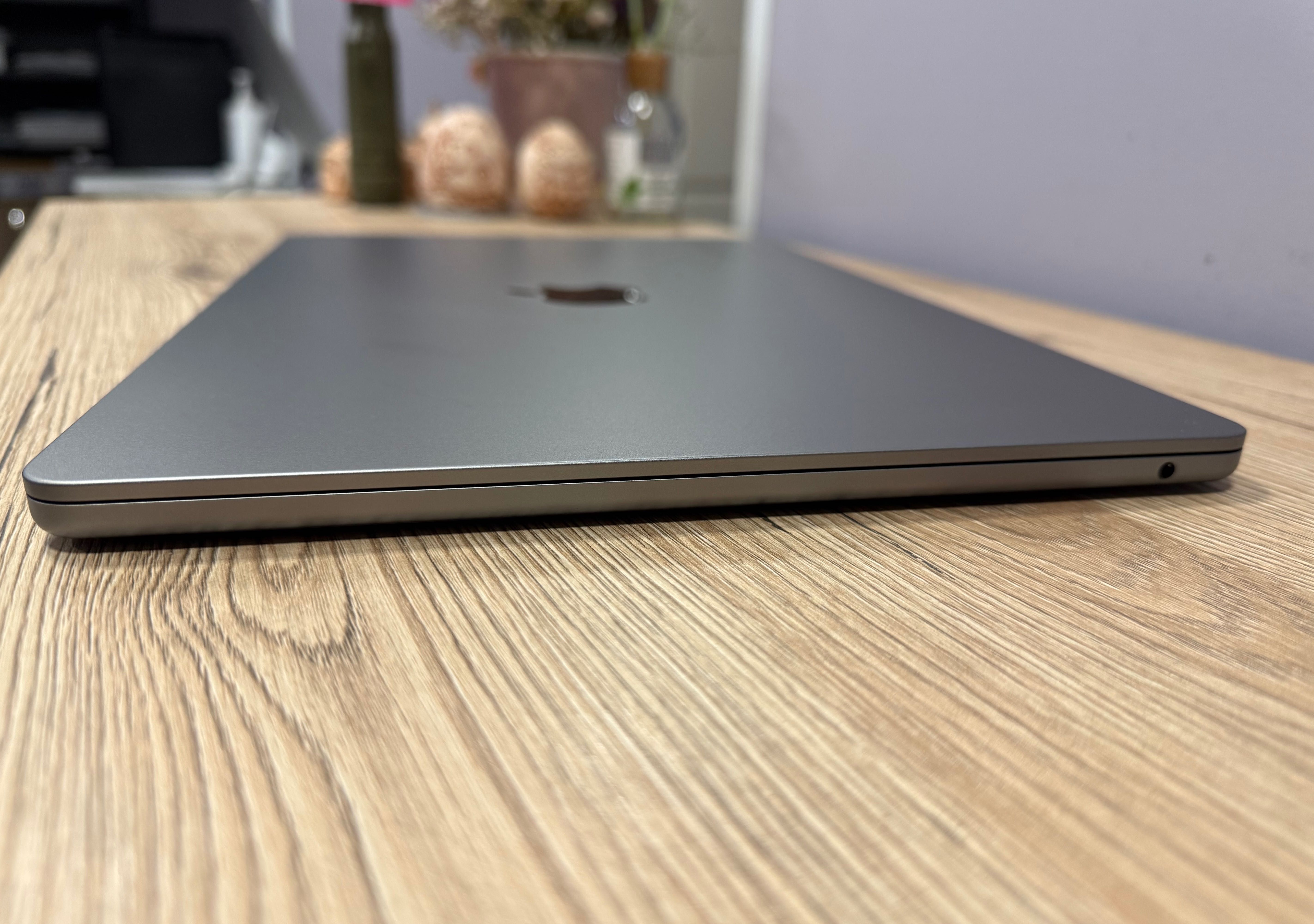 MacBook AIR 15 M3 8 CPU/ 10 GPU/ 16 RAM/ 256 GB Space MC9D4