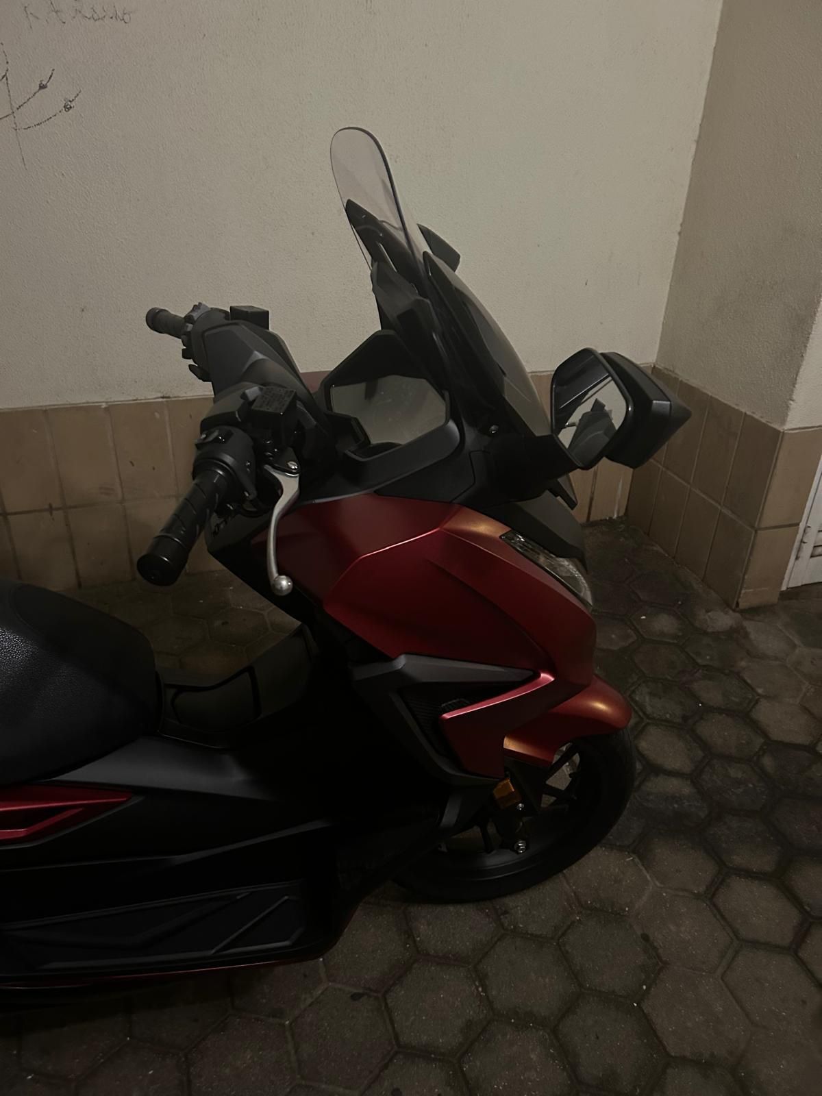 Honda vermelho usado impecável