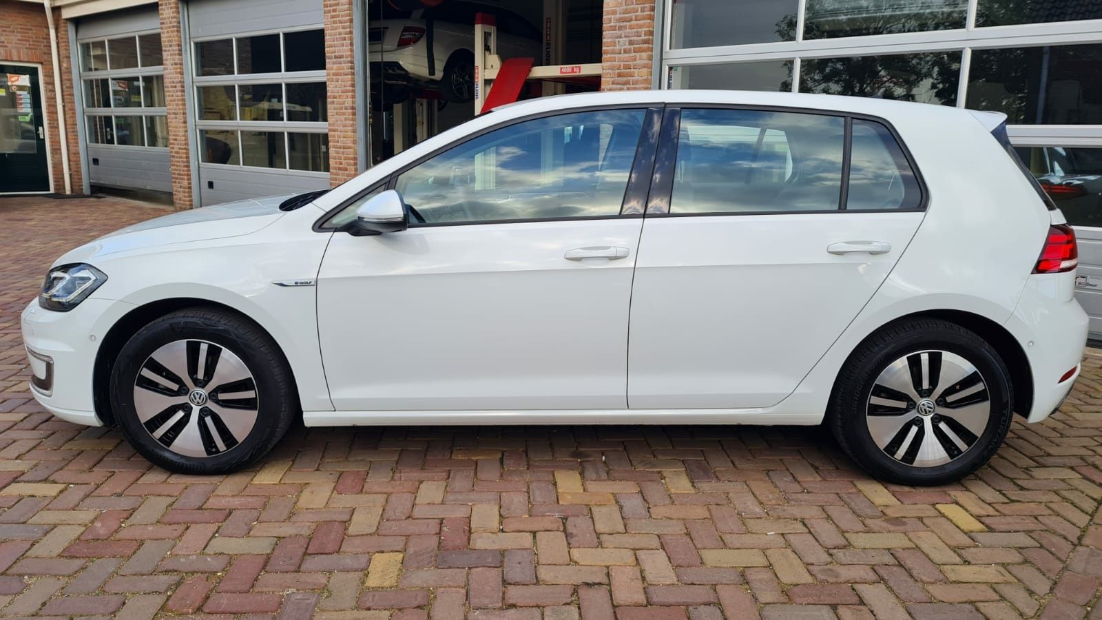 Volkswagen E Golf 36кВт 300км