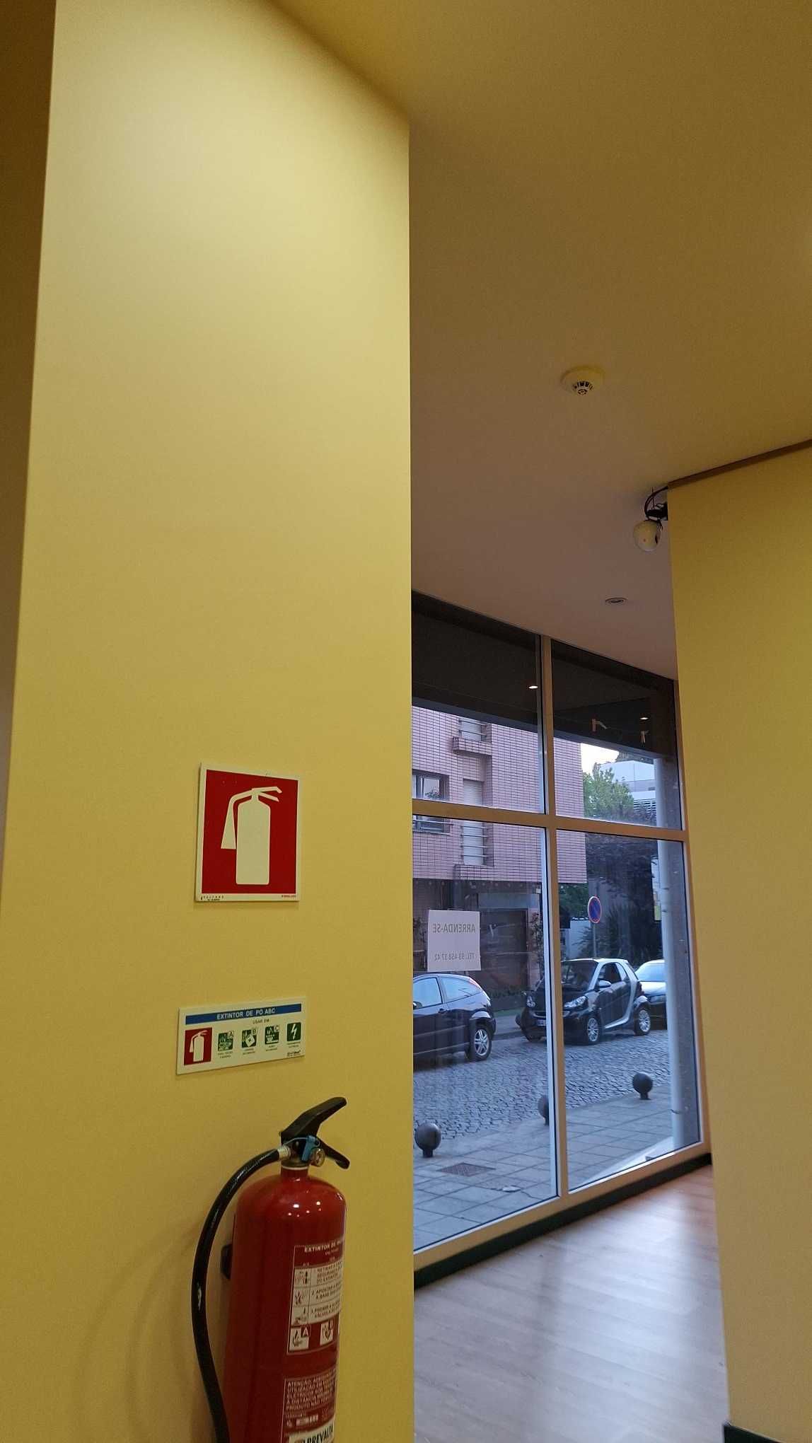 Arrenda-se loja de rua em Gondomar - CC Auditório