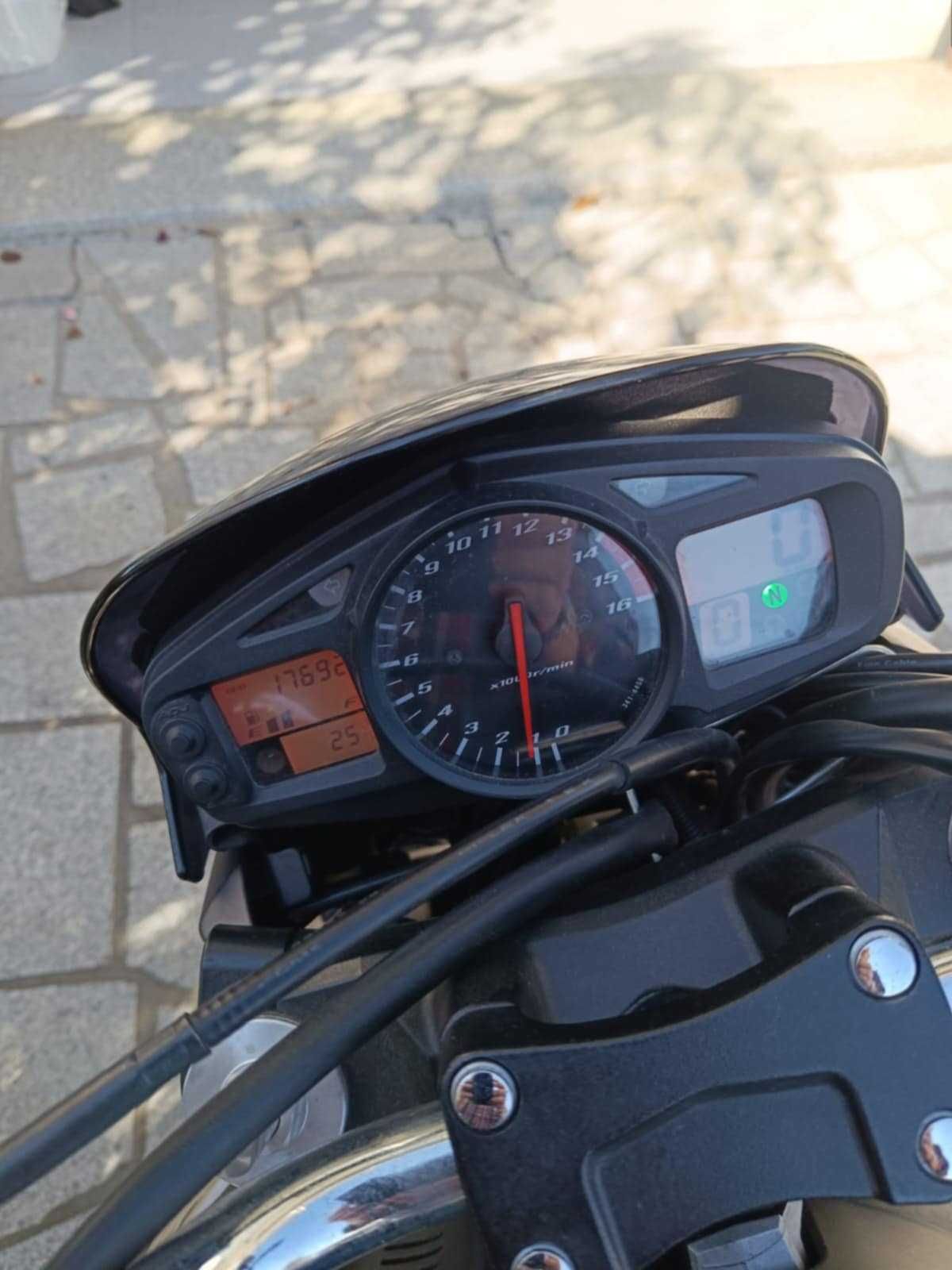 Suzuki GSR 600  em estado soberbo