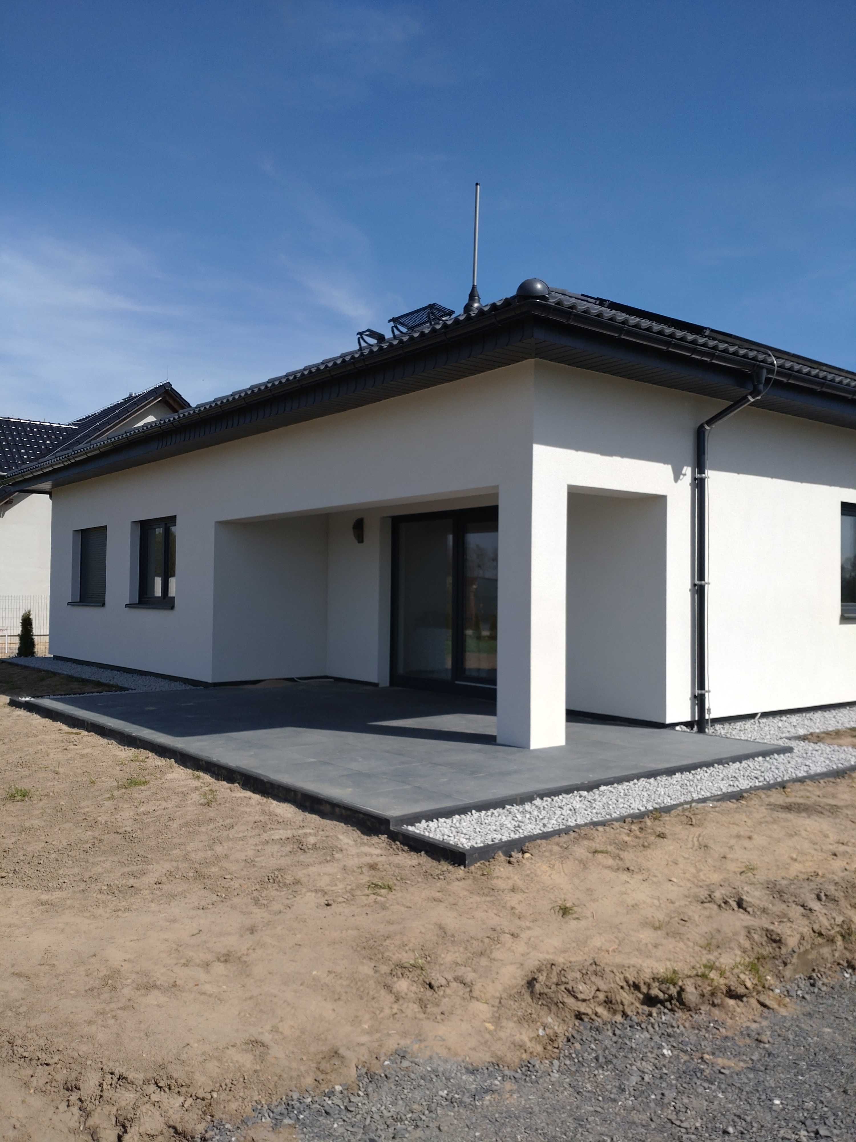Układanie kostki brukowej, montaż płotów, wycinka drzew, wyburzenia