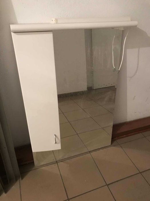Wyposażenie łazienki, wanna, lustro, szafka z um, WC - po 50 zł za szt