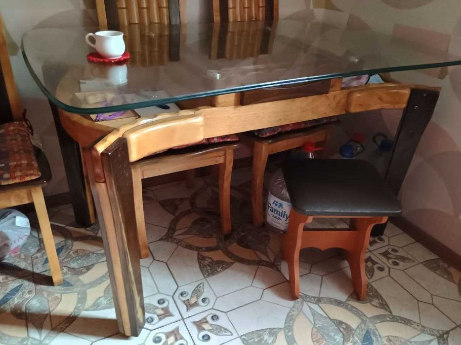 Стол и стулья натуральное дерево