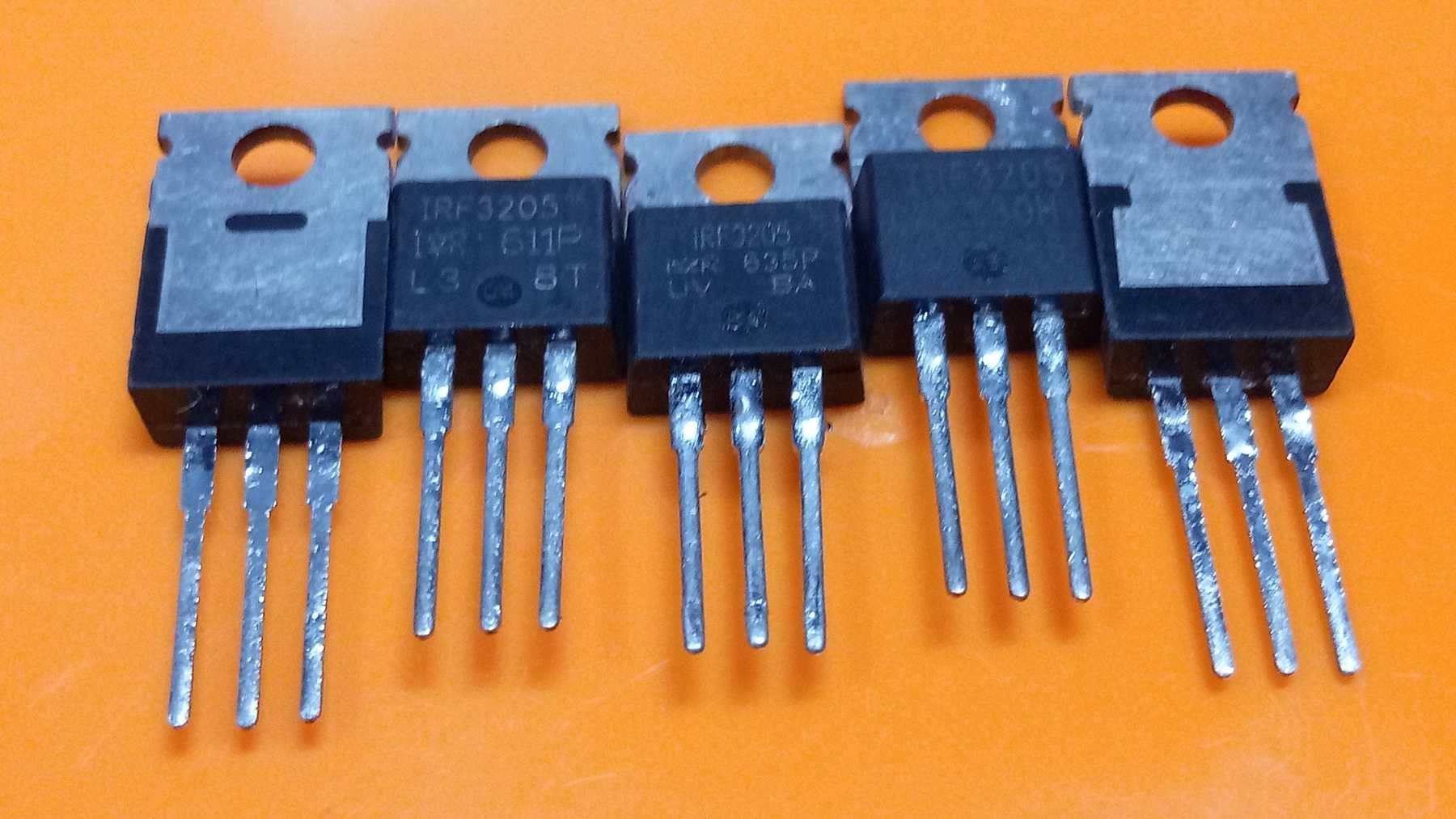 Польовий транзистор IRF3205.