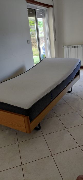Cama hortopedica em muito bom estado