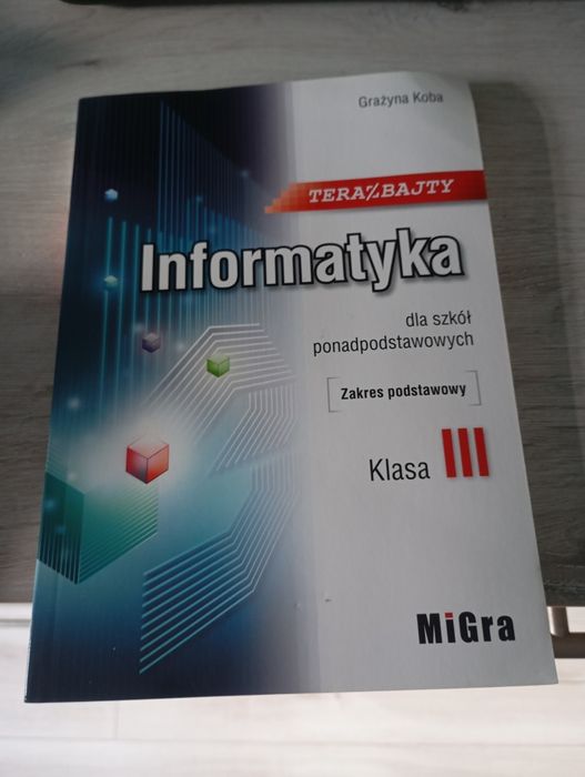 Książka do informatyki " teraz bajty" klasa 3