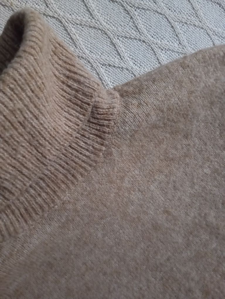 H&M S-M klasyczny karmelowy sweter golfem