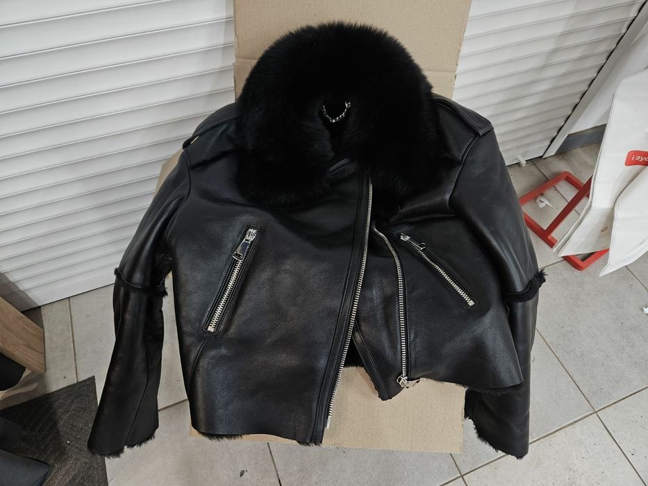 Шкіряна куртка косуха з натуральним хутром. Розмір XS