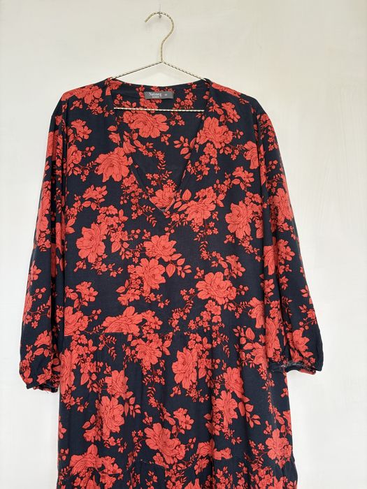 Granatowa sukienka midi w czerwone kwiaty Nutmeg 50 5xl plus size