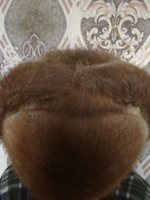 продается 5 зимние шапки,2 мужских и 3 женских.