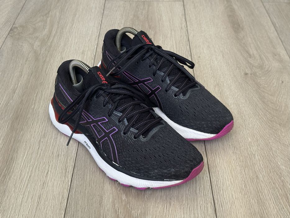 Коосівки asics nimbus 24