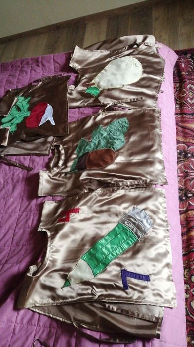 Продам костюм-накидка  жолудь,груша,редиска, карандаш на 5-8 лет
