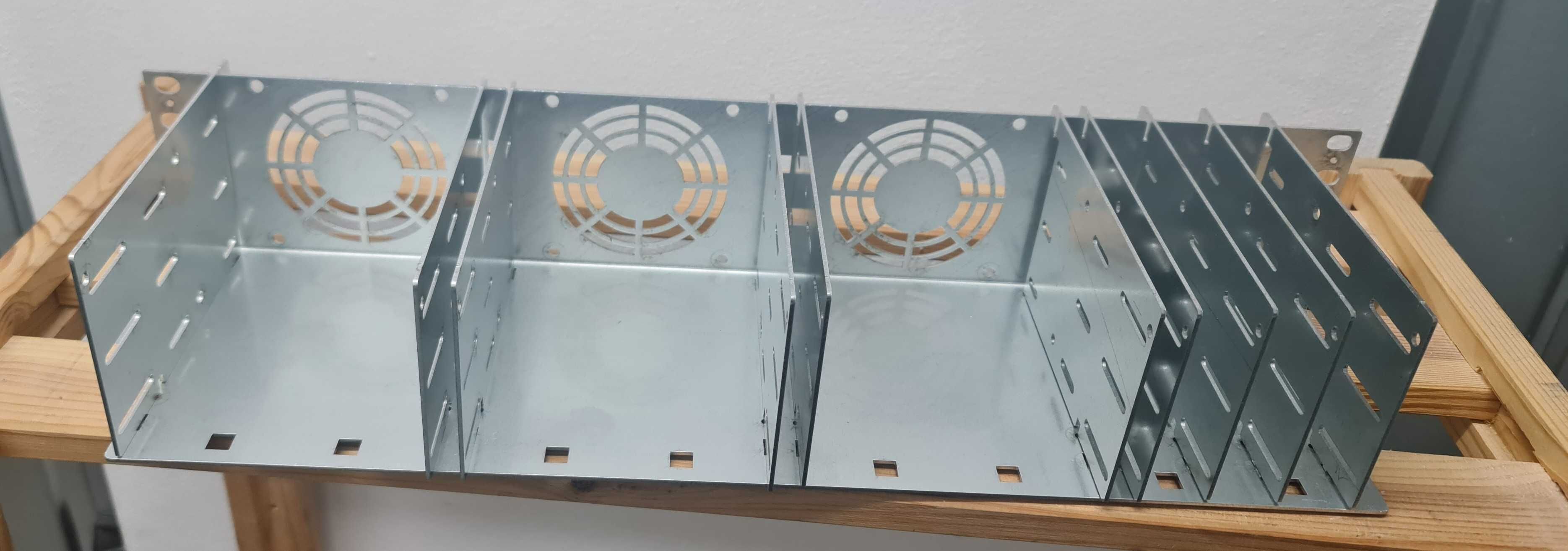 Uchwyt na dyski do szafy RACK 19 cali. 9 x HDD + 4 x SSD , 3 x FAN 80