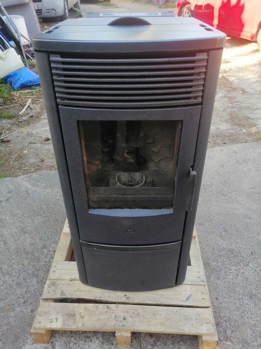 Piec kominkowy na pellet z nadmuchem frontowym 8kw