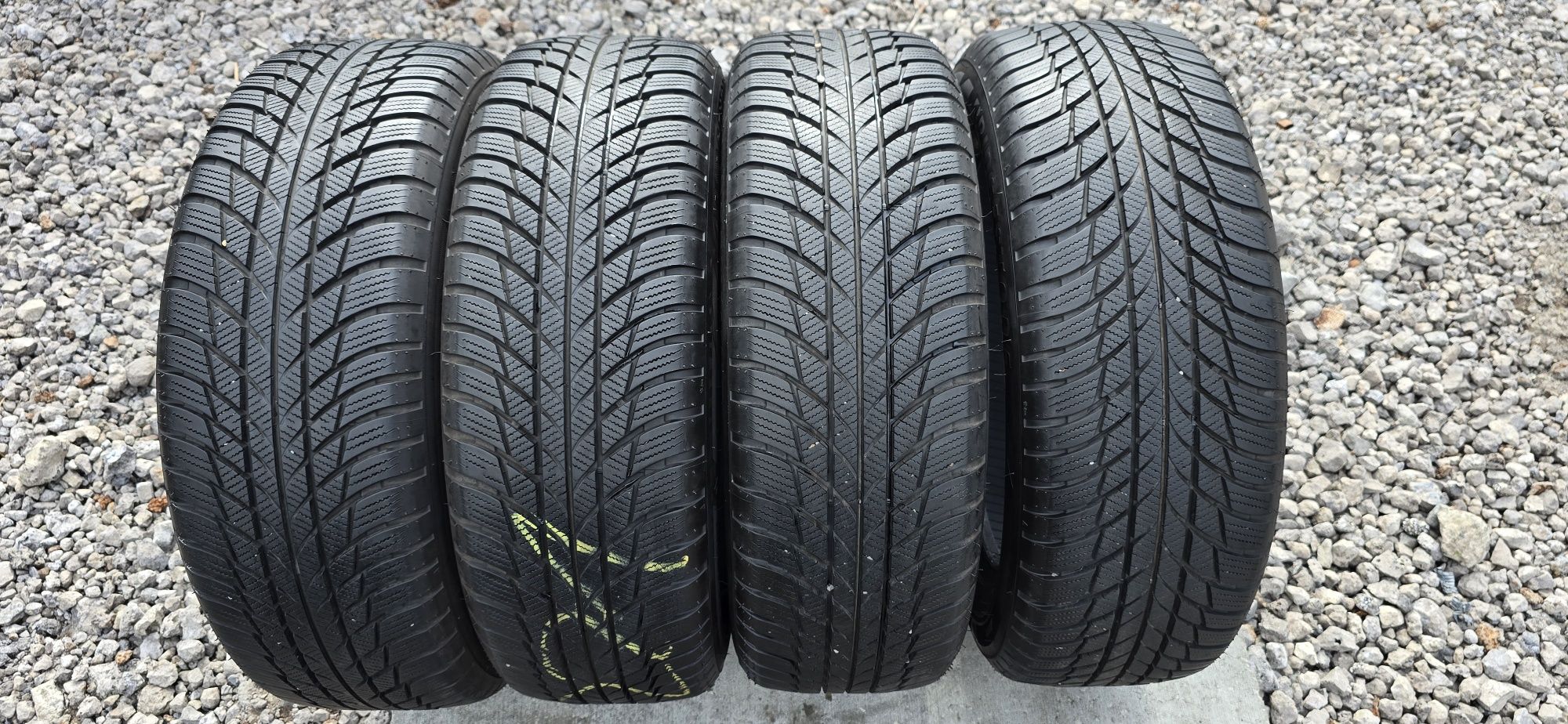 4x 205 60R17 Bridgestone Blizzak LM001