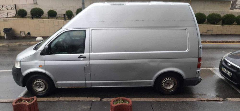 бус Volkswagen T5 дизель  1,9, механика 2006 г/в лонг высокий фаркоп