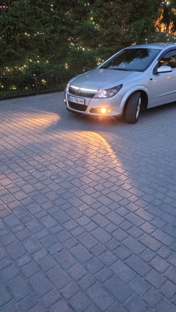 Opel Astra H 1.6 бензин