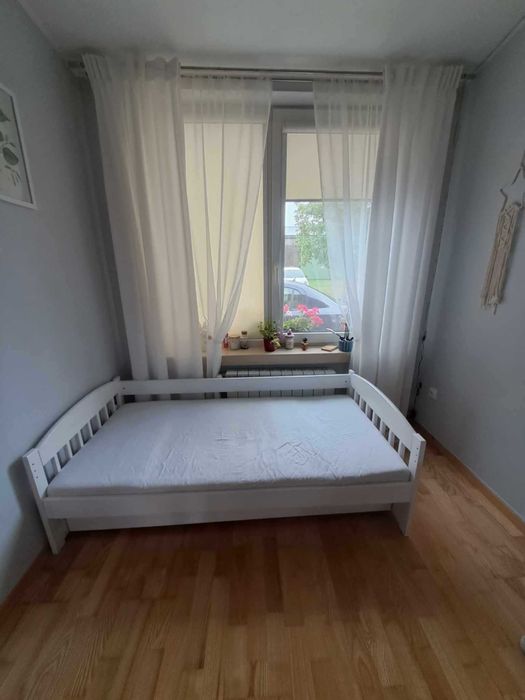 Łóżko dziecięce drewniane z barierkami szufladą niskie 160x90 białe