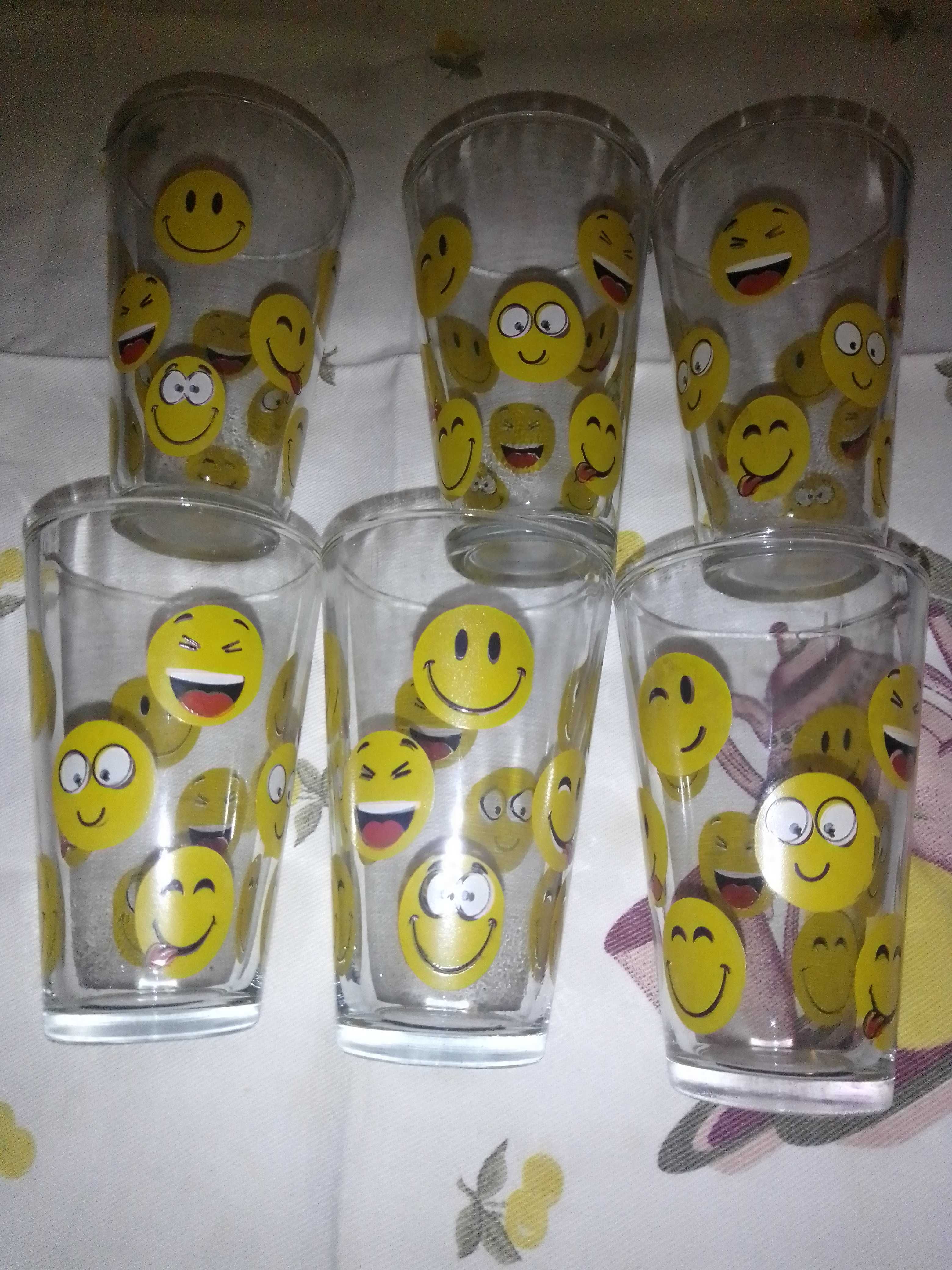 Conjunto 6 Copos de vidro dos emojis,