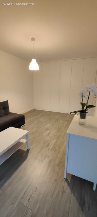 2 pokoje + kuchnia, osobne pomieszczenia, szafy, balkon, garaż