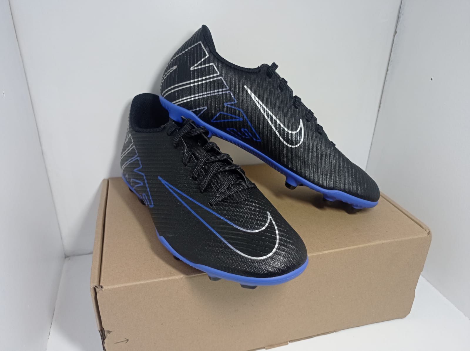 Nowe korki 37,5  Nike Performance Vapor Club FG/MG
MERCURIAL VAPOR 15