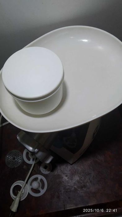 Електрична м'ясорубка Vitek VT-1675