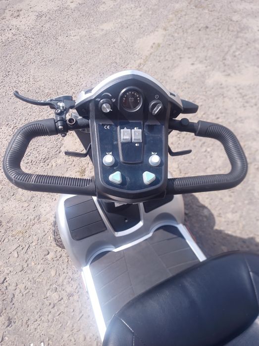 Електро каляска для людей кому тяжко пересуватись