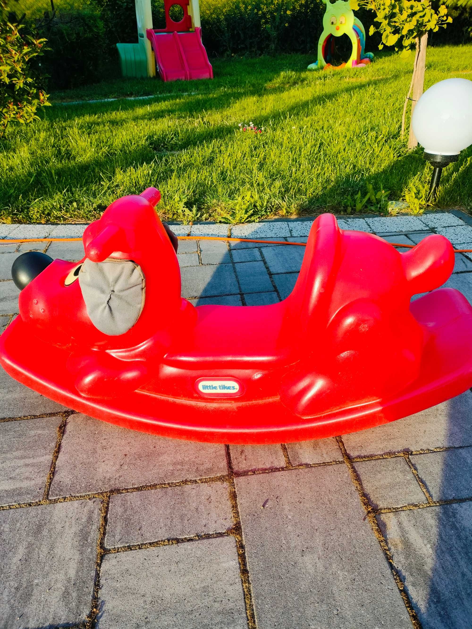 Piesek bujak little tikes
